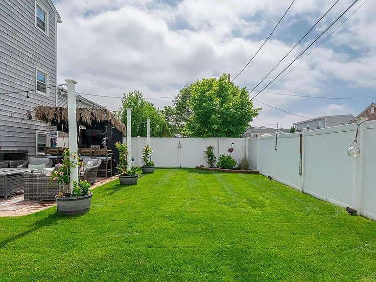 131 Franklin St — Photo 36