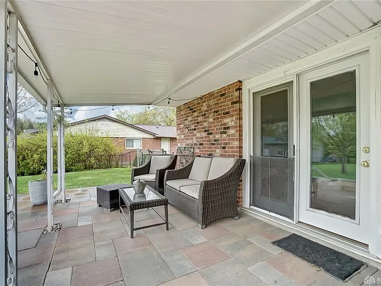 2108 N Fairfield Rd — Photo 32