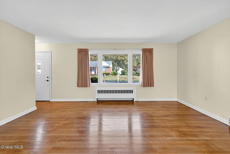 4th image of 20 Prout Avenue