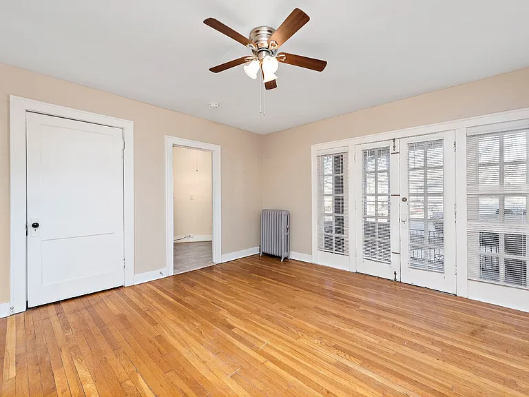 2732 Charlotte St — Photo 18