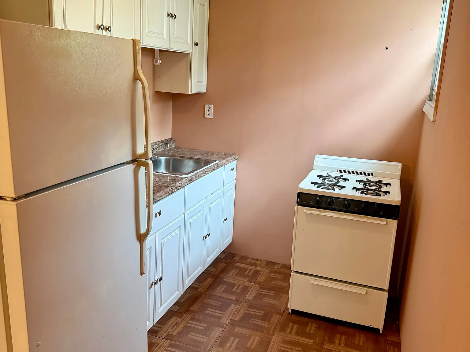 Studio, 1.0 bath, 450 sqft, $1,800 — Photo 2
