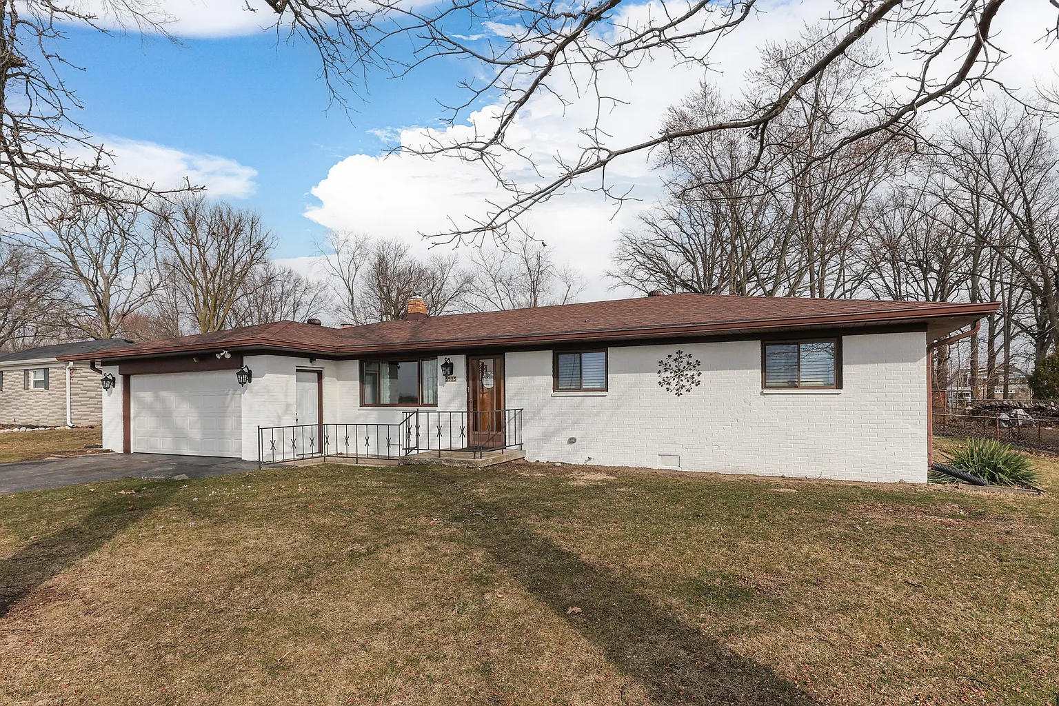 3935 Fisher Rd photo 1