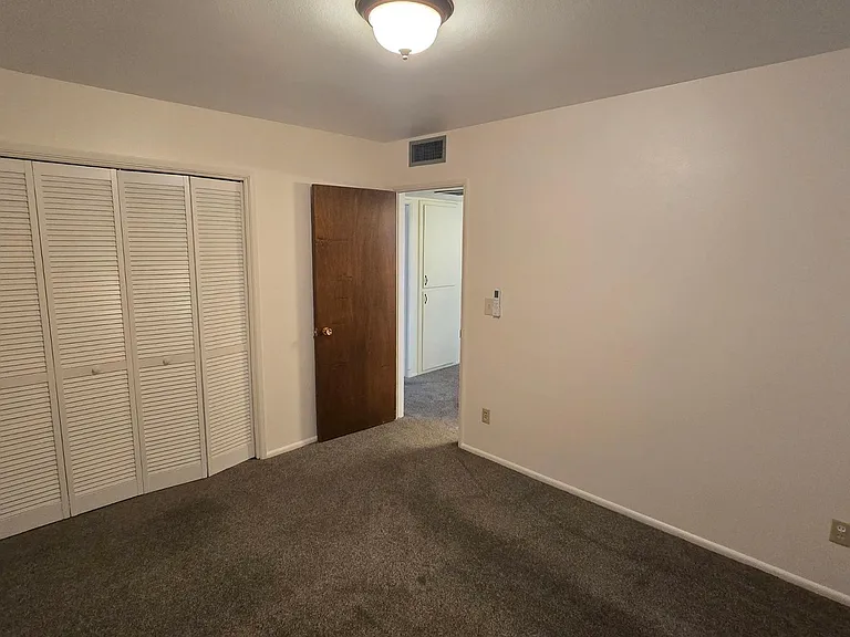 10806 N 110th Dr — Photo 17