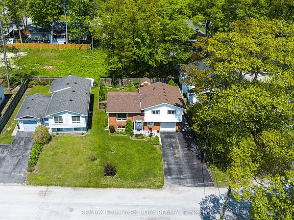 4th image of 15 Oaktree Ct