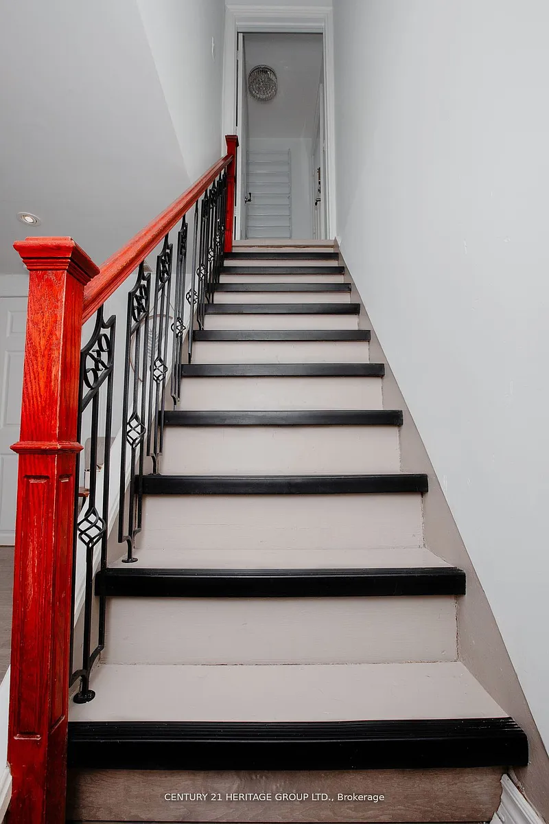 Building Photo - 16 Lisburn Cres #BASEMENT