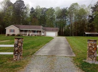 1304 Daisy Dr, Hamptonville, NC 27020