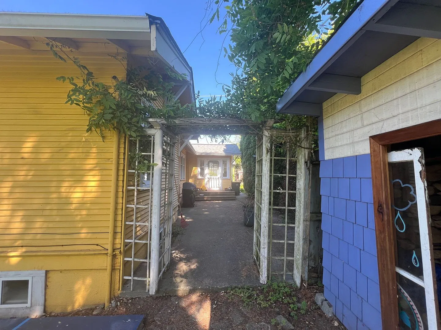4 Bed, 2 Bath Home in York Neighborhood — Photo 3