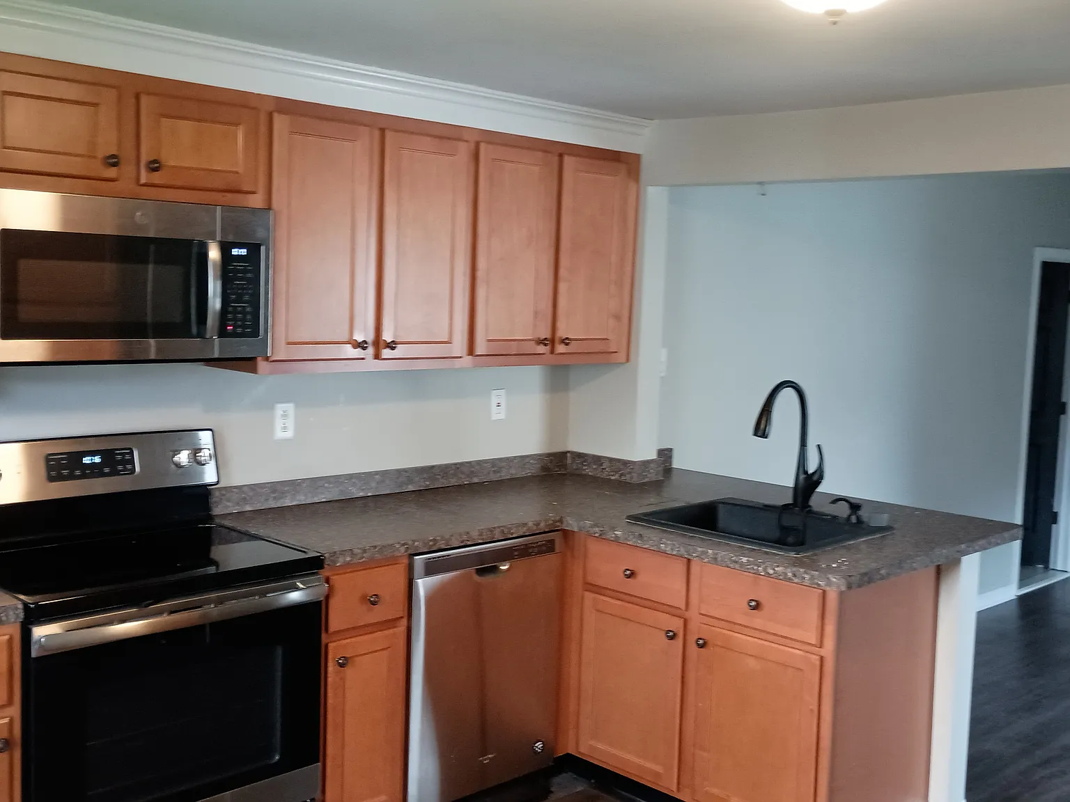 2 bed, 750 sqft, $1,050 — Photo 3
