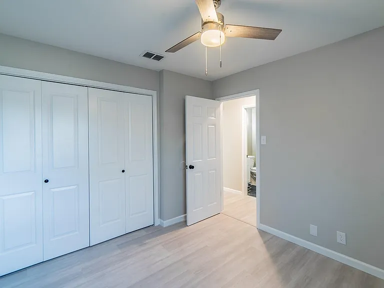 915 Sirocco Dr #A — Photo 23