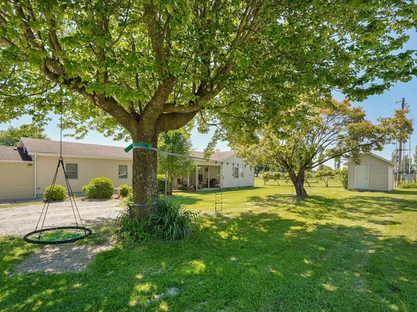 1392 Highway Y, Bolivar, MO 65613