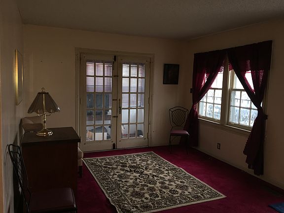 4th image of 287 W Burdock Ave