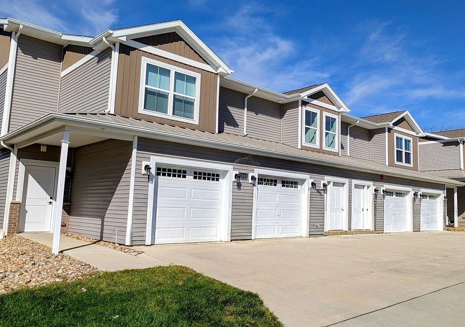 Reserve Mahomet 2br/2ba Townhome — Photo 1