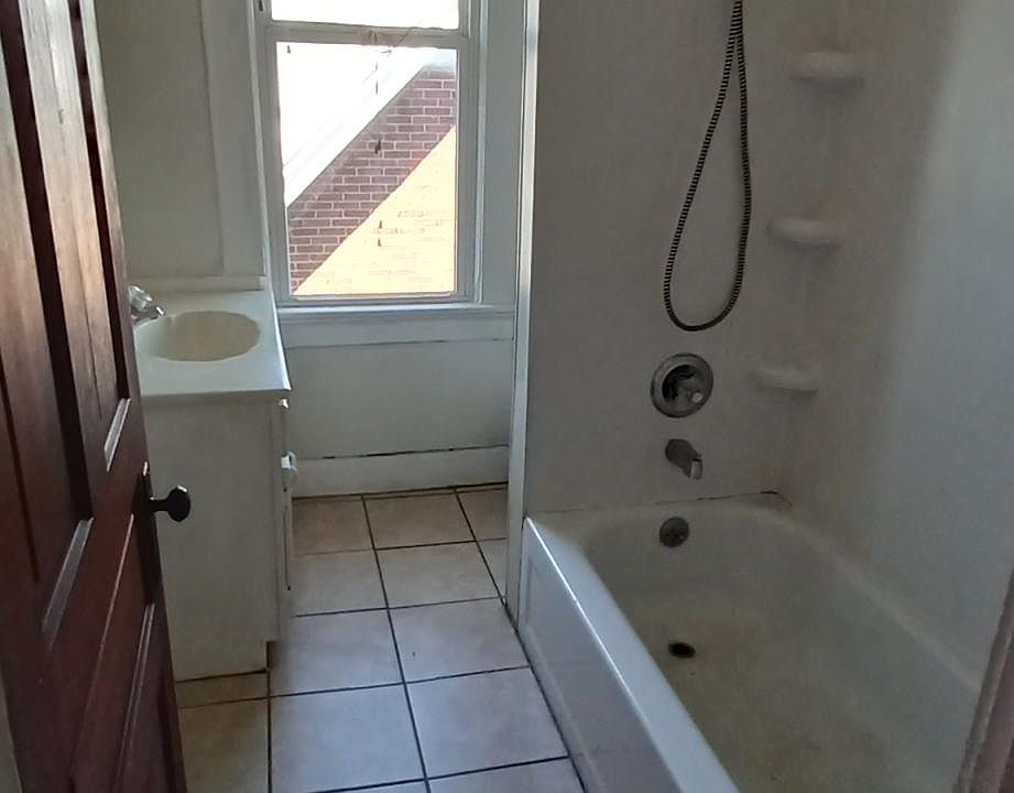 1st image of 506 E Franklin St #B