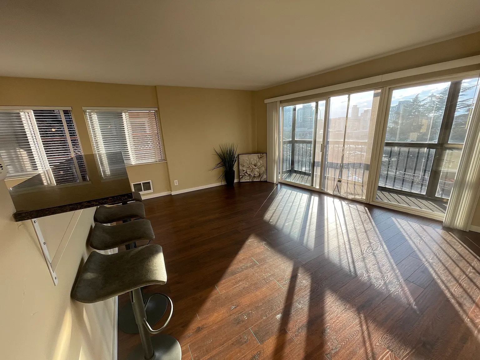 1 bed, 700 sqft, $1,695 — Photo 2