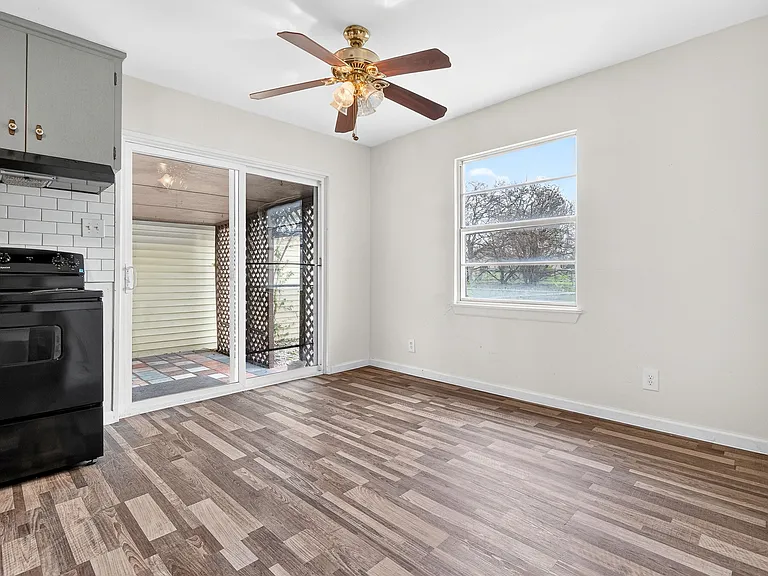 1302 Redondo Dr — Photo 10