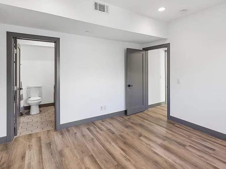 827 1/2 Centennial St — Photo 11