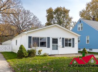 28020 Larchmont St, Saint Clair Shores, MI