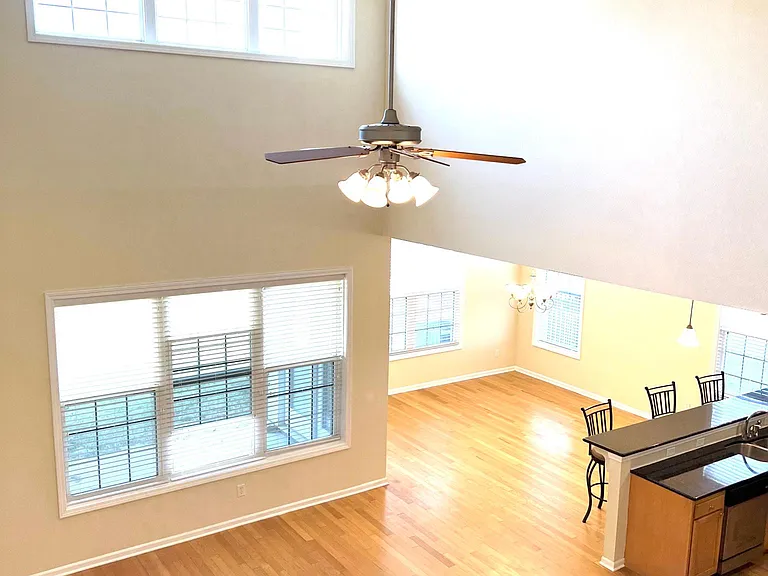 1000 Burton Pl — Photo 2