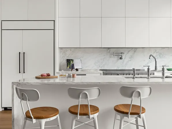 292 Gates Avenue image 7 of 23