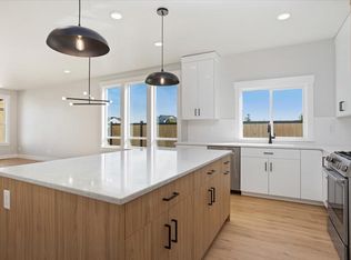6713 W Los Flores Dr, Meridian, ID 83646