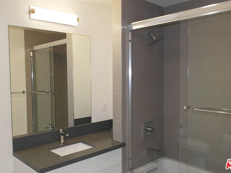 105 S Mariposa Ave #302 — Photo 14