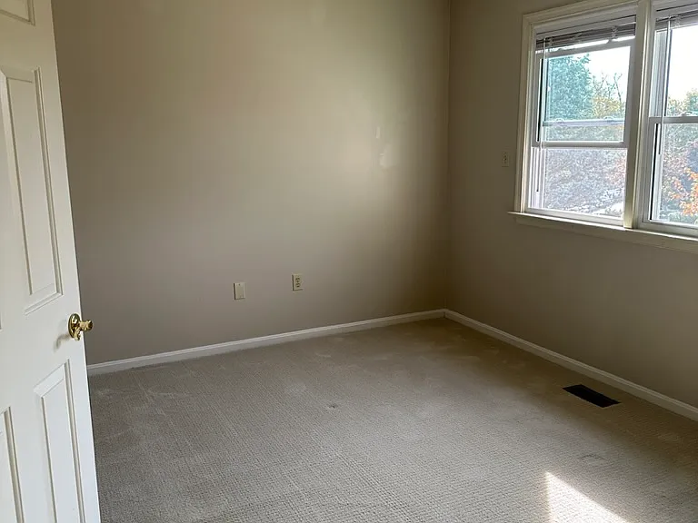 375 Jonathan Ct — Photo 8