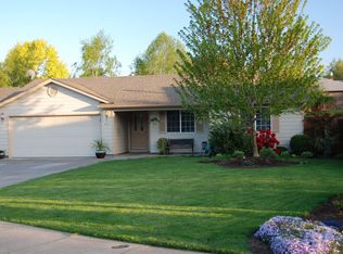 869 SE Juniper Ave, Dallas, OR 97338