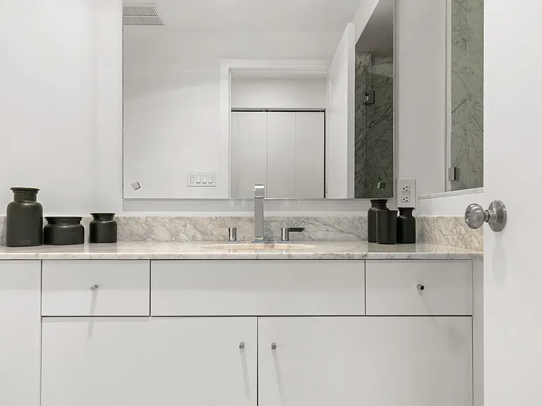 300 SE 5th Ave #6050 — Photo 18