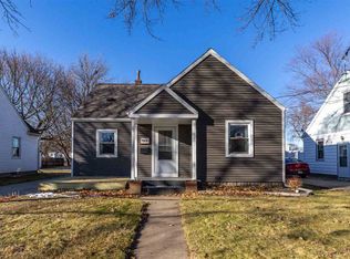 1906 W 7th St, Waterloo, IA 50702