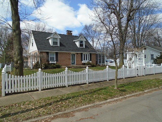 1st image of 311 Bank St