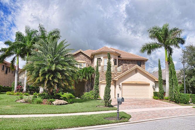 1st image of 10596 Versailles Blvd