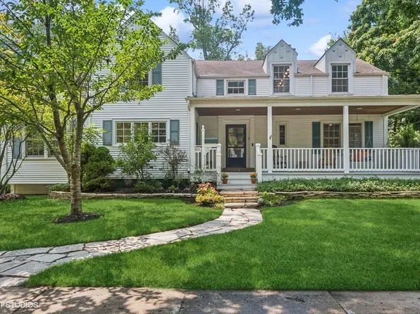 1611 Greenwood Ave, Wilmette, IL 60091