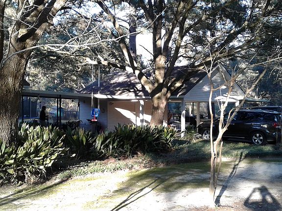 side view patio and carport