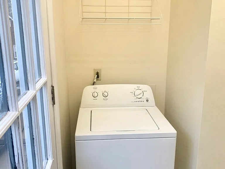 405 N Madison St — Photo 11