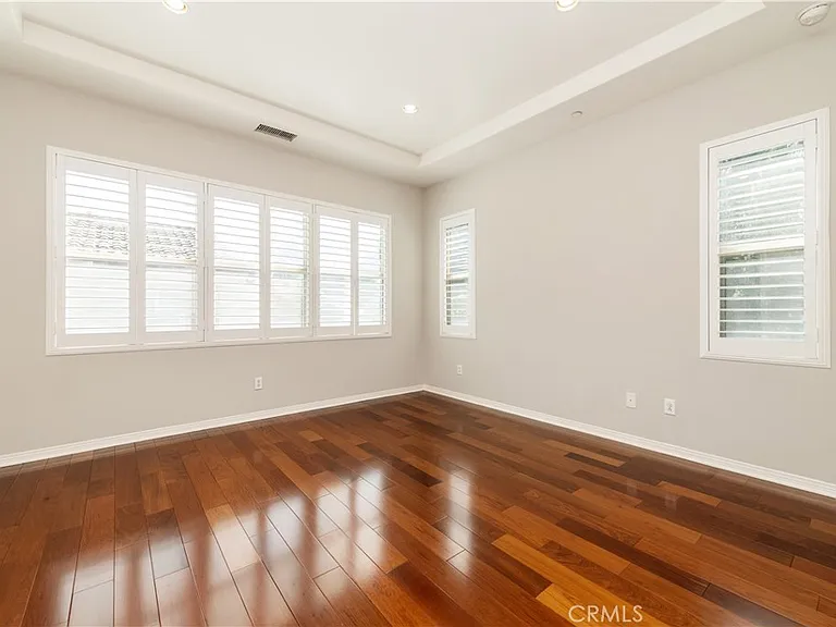 24 Shellbark — Photo 16