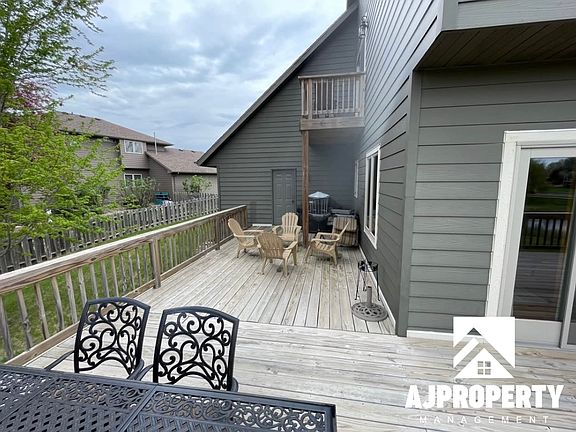 5th image of 3105 S Dawley Cir