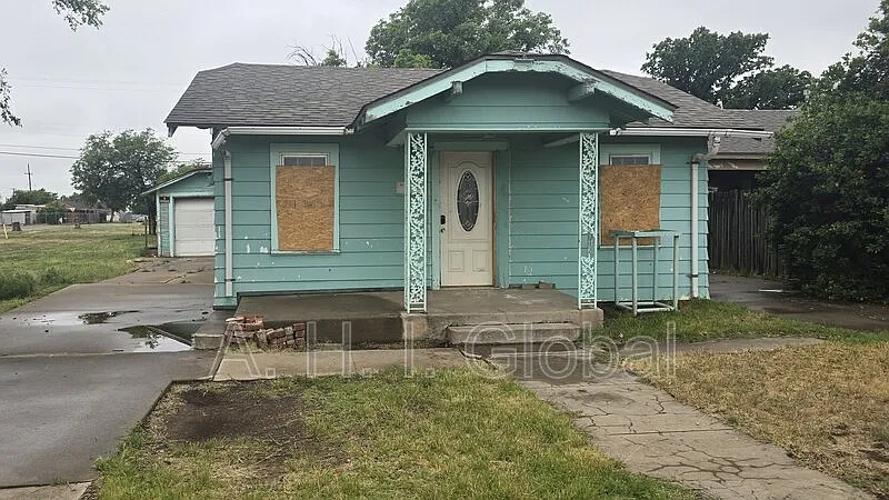 903 N Polk St