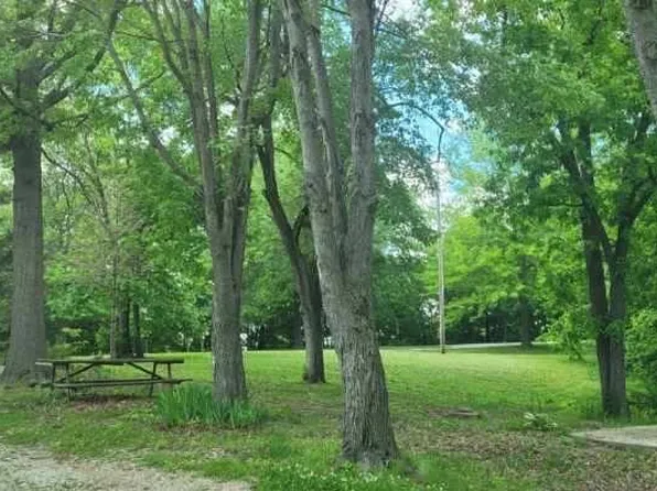 747 City Lake Rd, Hillsboro, IL 62049