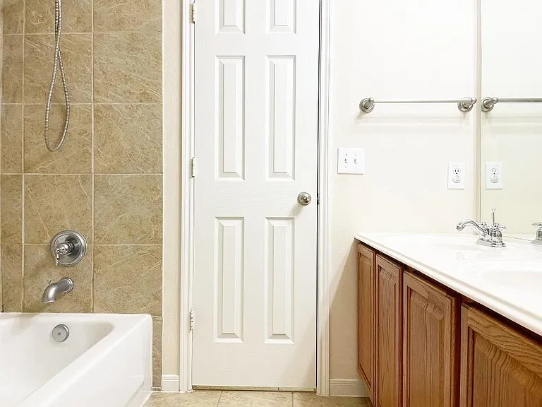 2910 Sandleigh Dr — Photo 15
