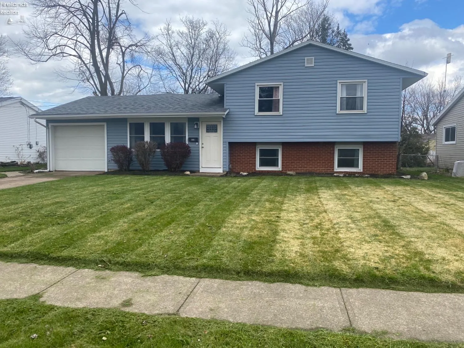 3001 Sunset Ln photo 1