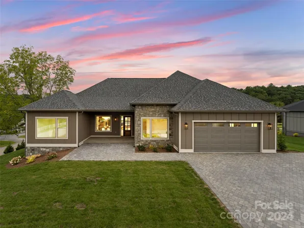 410 Turnpike Rd, Mills River, NC 28759