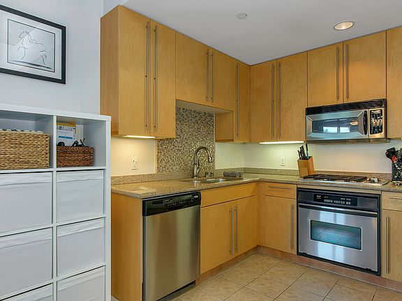 3rd image of 801 Ash St Unit 201