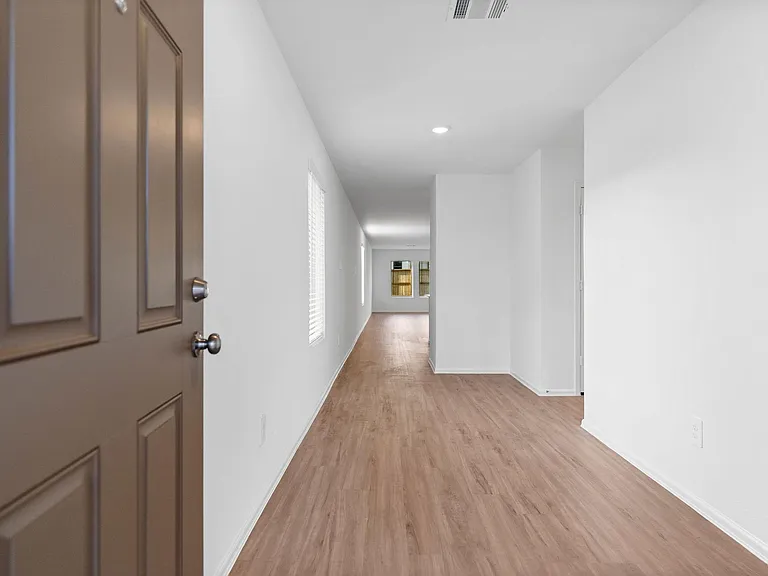 318 Harbor Bend Ct — Photo 4