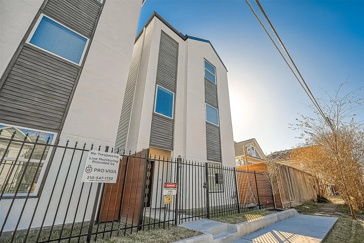 Building Photo - 1718 Hardy St