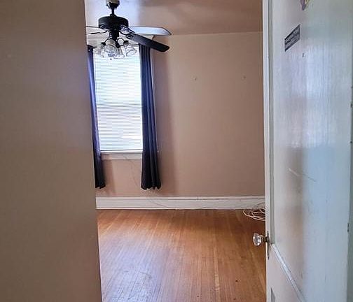 4th image of 907 Macdade Blvd