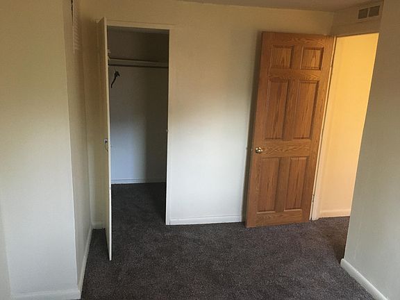 5th image of 902 W Dawes Ave