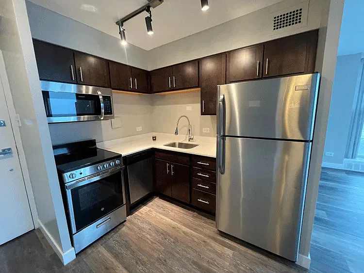 1 bed, 1.0 bath, 465 sqft, $2,128 — Photo 1
