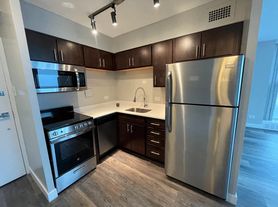 5600-01 N Sheridan Rd