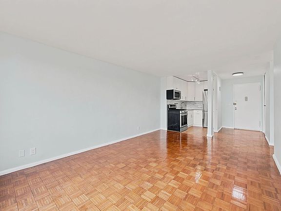 3rd image of 185 Hall St APT 1010