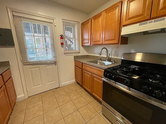 5th image of 4 47th St NE APT 2
